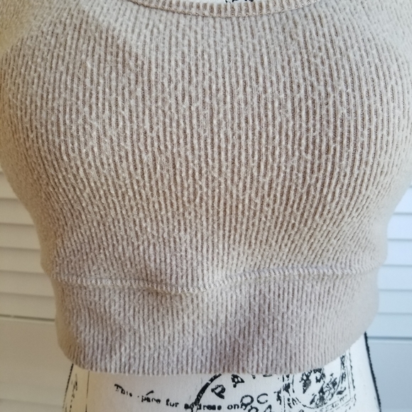 Wishlist Crop Top Color Tan Cream SIZE L. - Picture 5 of 12